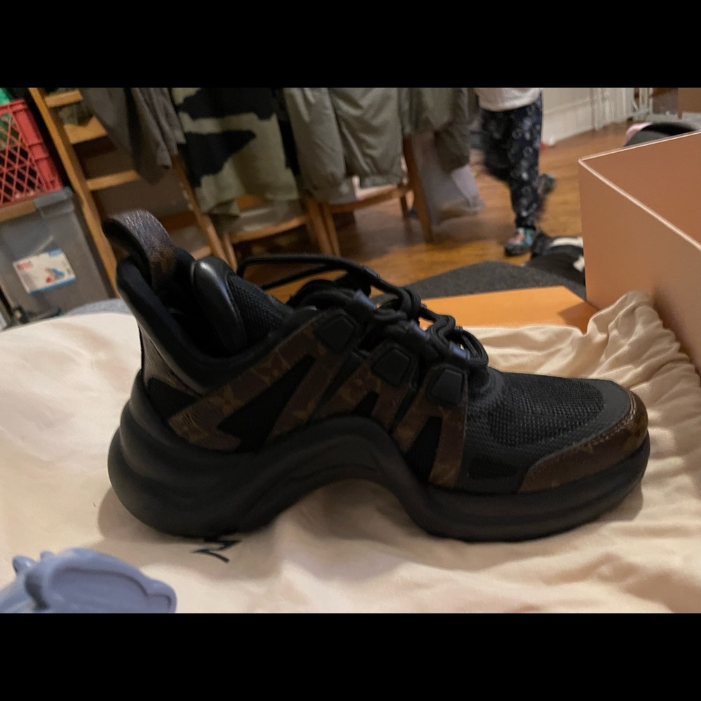 Brand New with receipt Louis Vuitton Arch Light Sneaker. - Picture 3 of 8